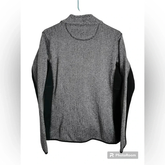 Marc New York Herringbone Black and white Sweater size Medium - Picture 2 of 4